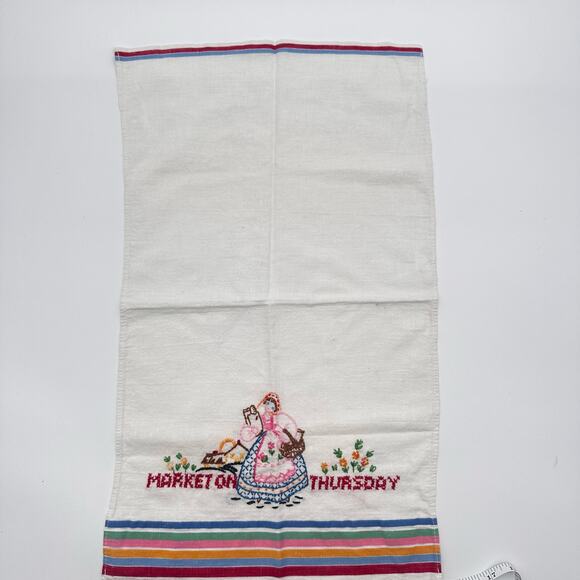 Vintage handmade TEA TOWEL embroidered cottagecore - THURSDAY - hand stitched - Picture 10 of 13